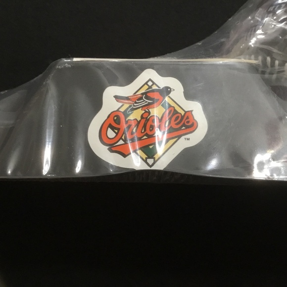 Limited Edition - Cal Ripken Baseball and a 3 ball holder (1995) - Picture 5 of 9